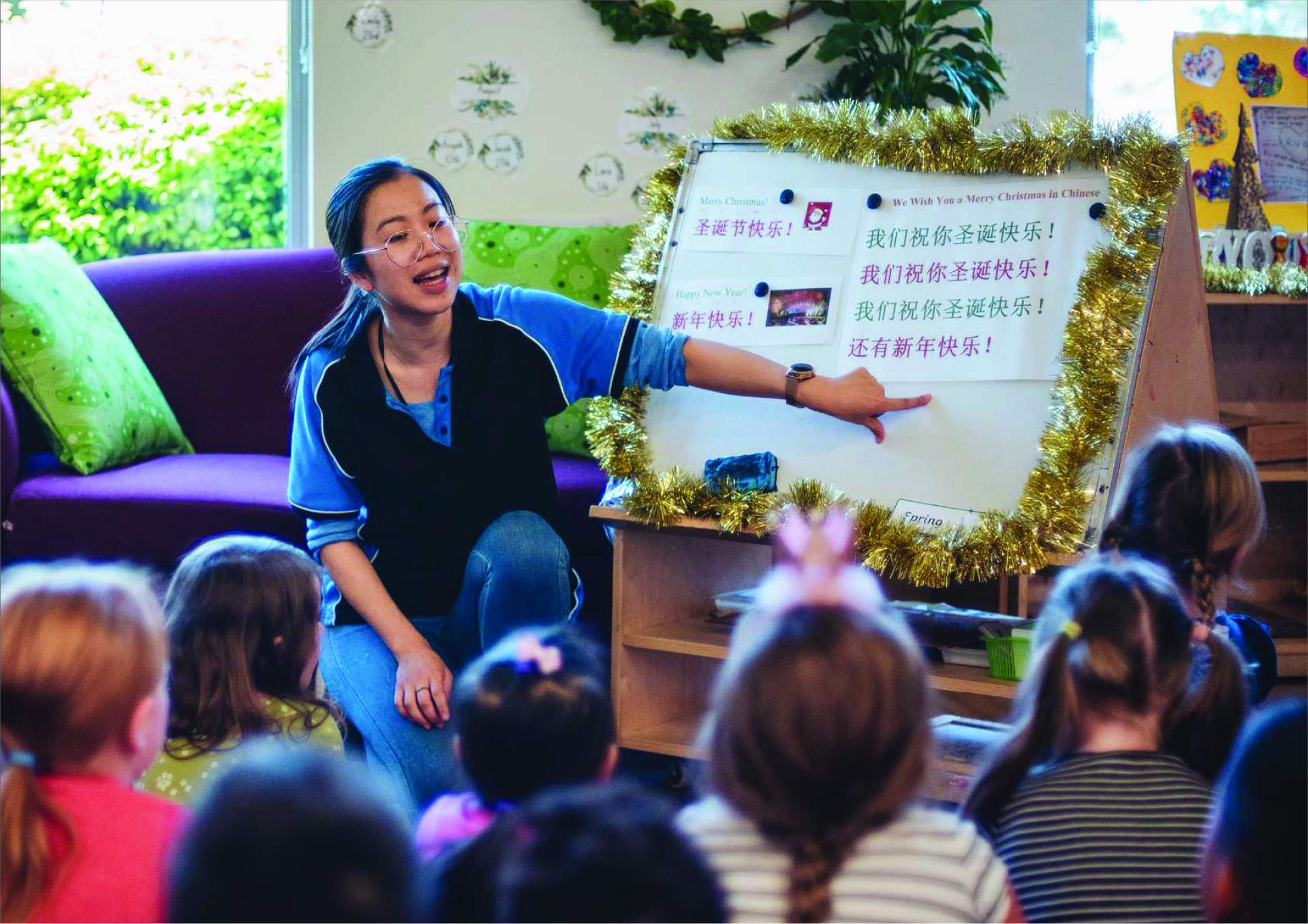 teacher-teaching-chinese